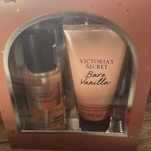 NWB Victories’s Secret 2 Pieces Gift Set Bare Vanilla Fragrance and Lition